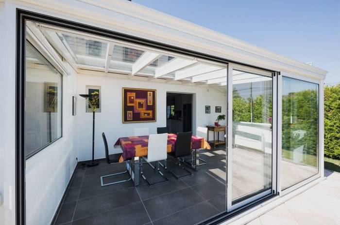 veranda-TRYBA-le-verandier-0130-1-855x570 veranda-blanche-toit-vitre