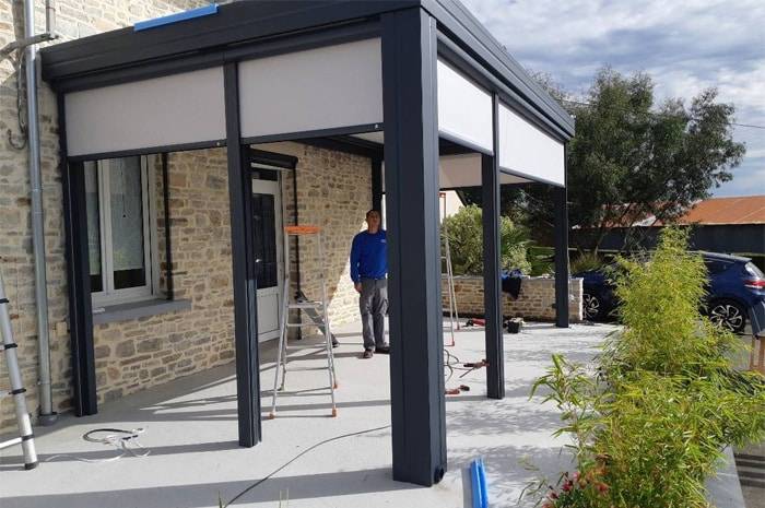 pergola-gris-anthracite-stores