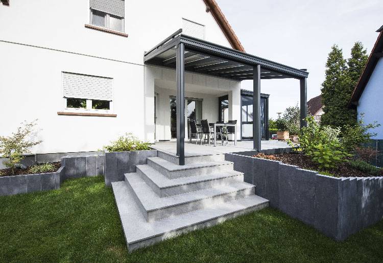 Pergola_Ebert_750_515 pergola-veranda-toit-vitre-stores-gris-anthracite
