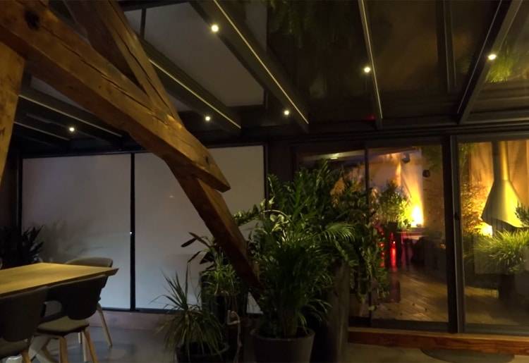 veranda-gris-anthracite-sale-a-manger-leds-plantes