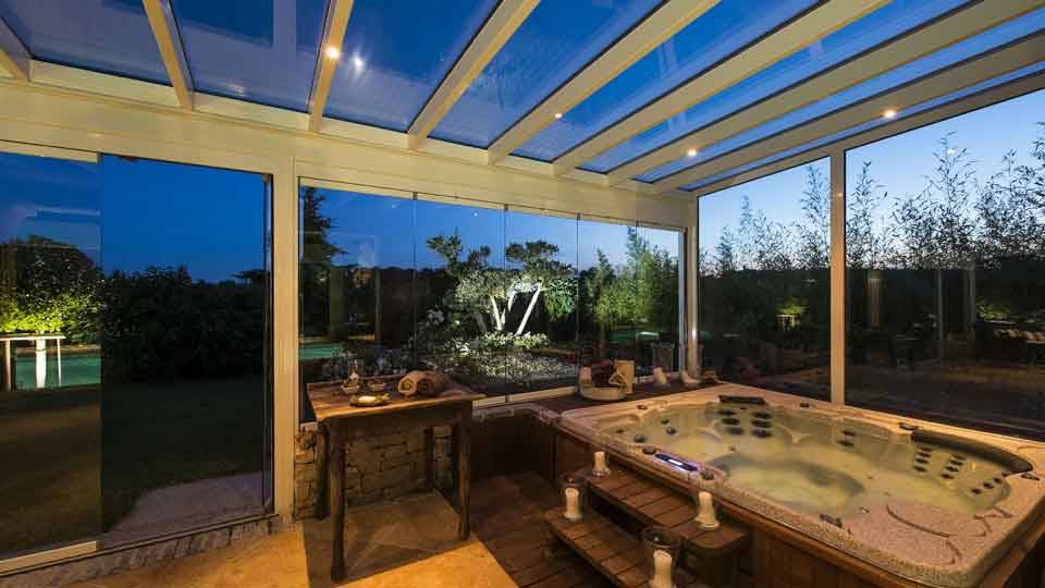 piscie_spa_4 veranda-blanc-toit-vitre-jacuzzi-piscine-spa-leds