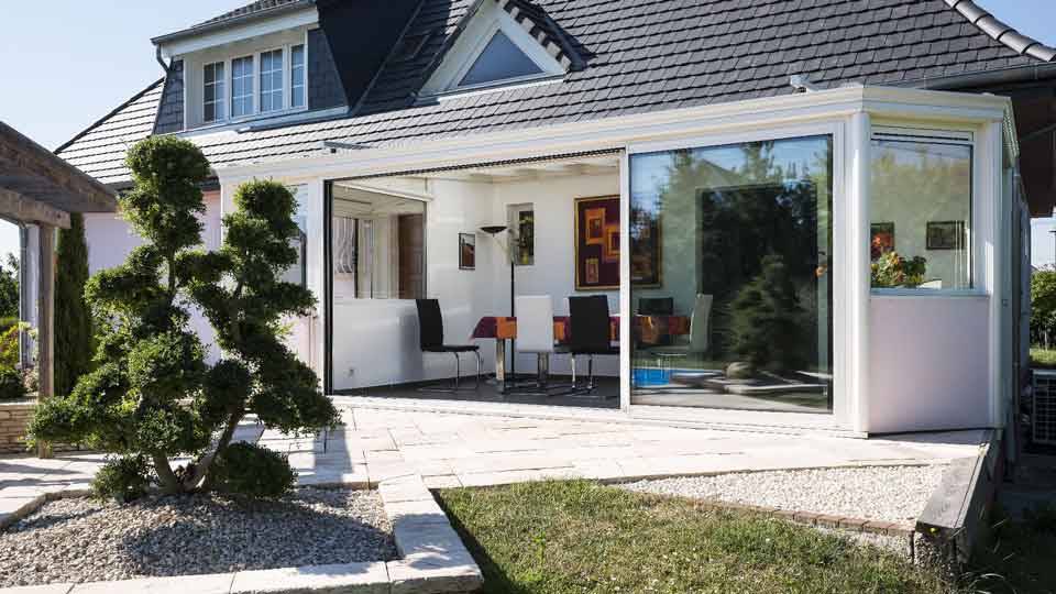 veranda-blanc-toit-vitre-salle-a-manger