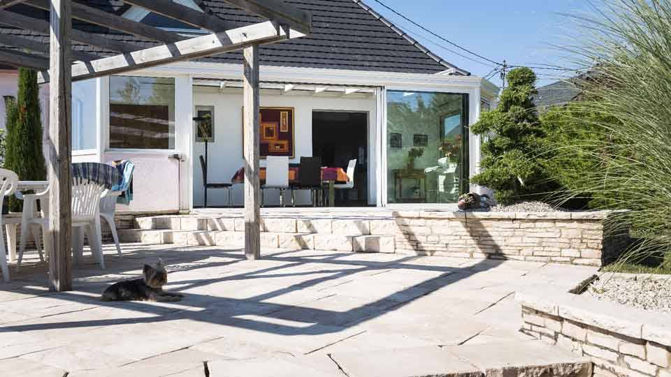 veranda-blanc-toit-vitre-salle-a-manger