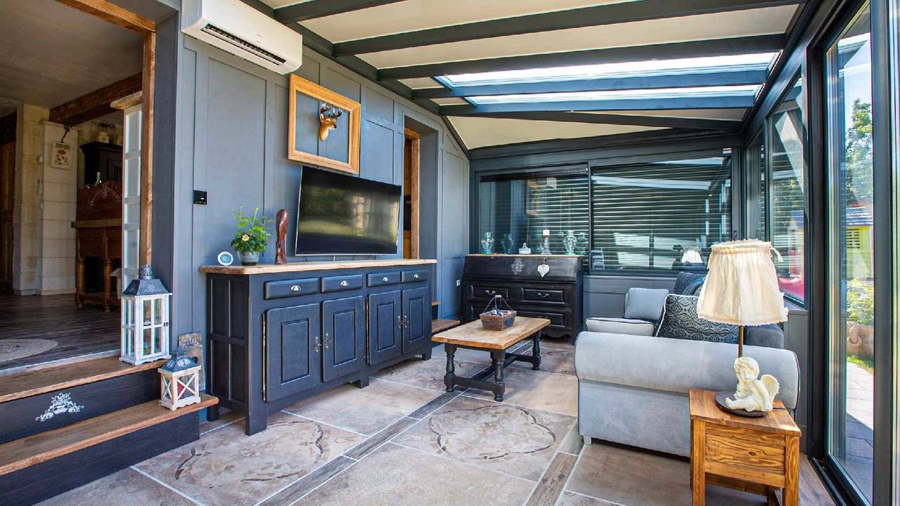 Salon_2 veranda-gris-stores-salon-leds