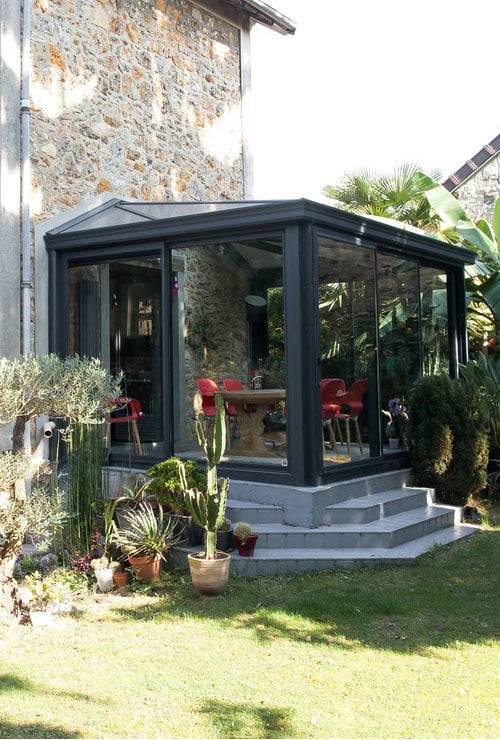 veranda-classique-salleamanger_portrait veranda-toit-vitre-gris-anthracite-salle-a-manger