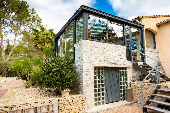 veranda-toit-vitre-gris-anthracite-salle-a-manger