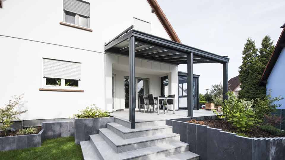 pergola-veranda-toit-vitre-stores-gris-anthracite