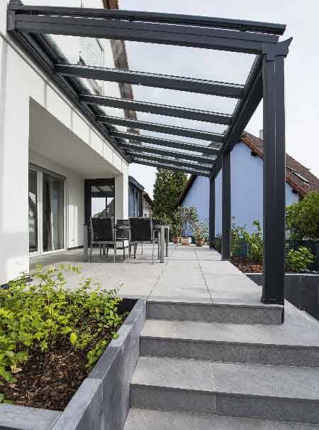 pergola_valeur_propriete_miniature pergola-veranda-toit-vitre-stores-gris-anthracite