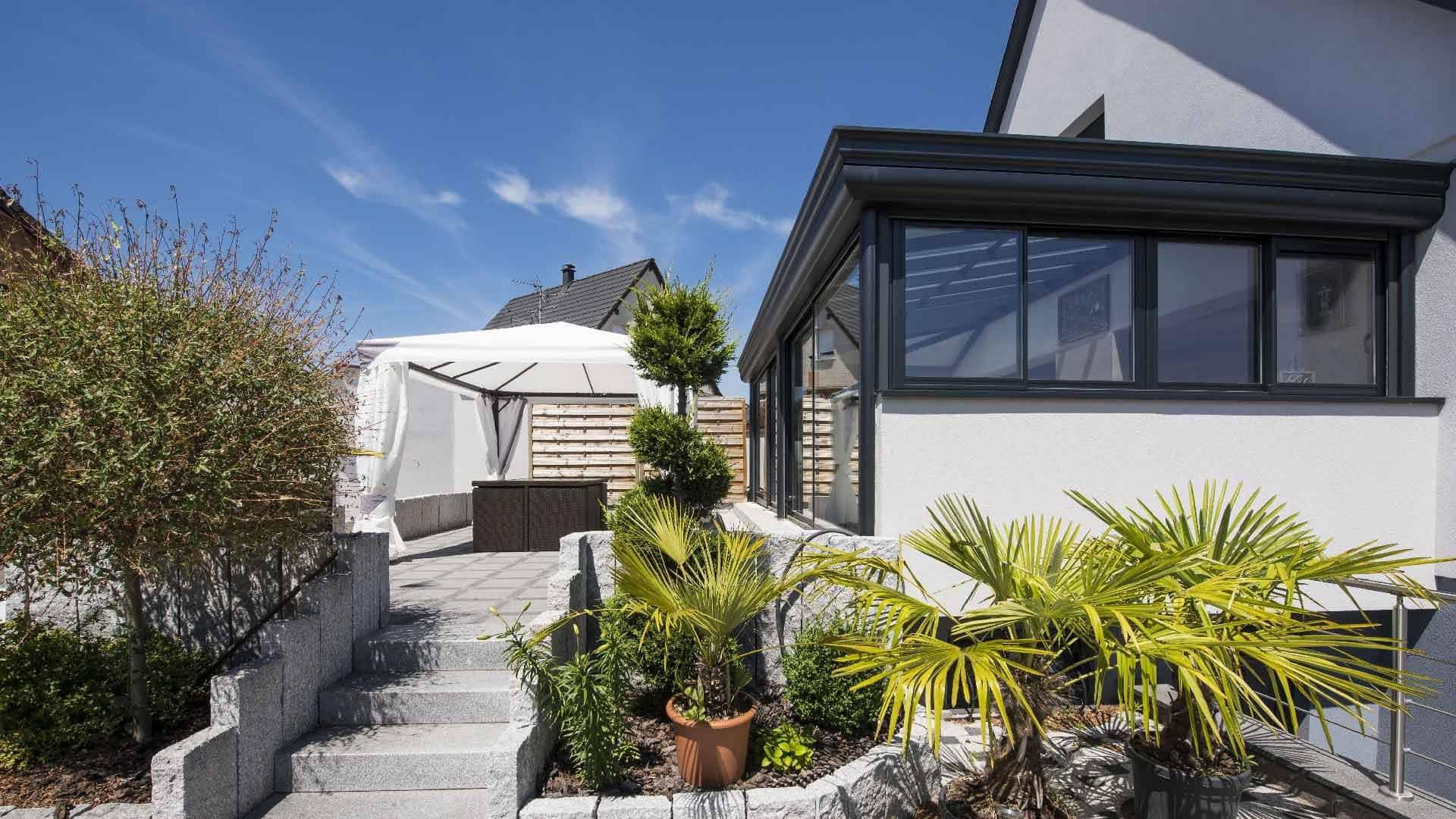 veranda-toit-vitre-gris-anthracite-salon