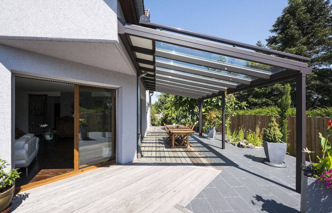 Etape6-pose pergola-toit-vitre-gris-anthracite- terrasse