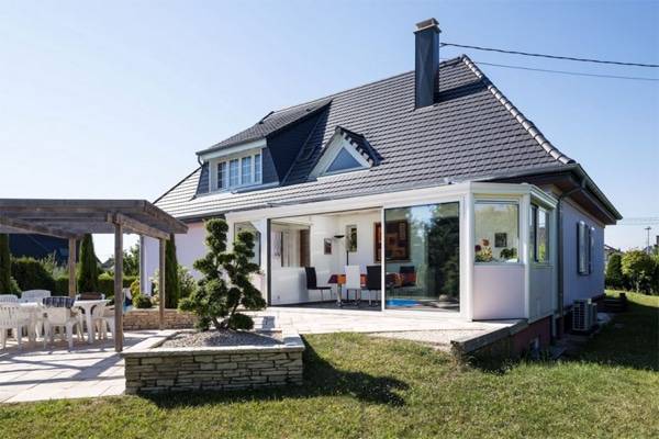 veranda-blanc-vue-jardin