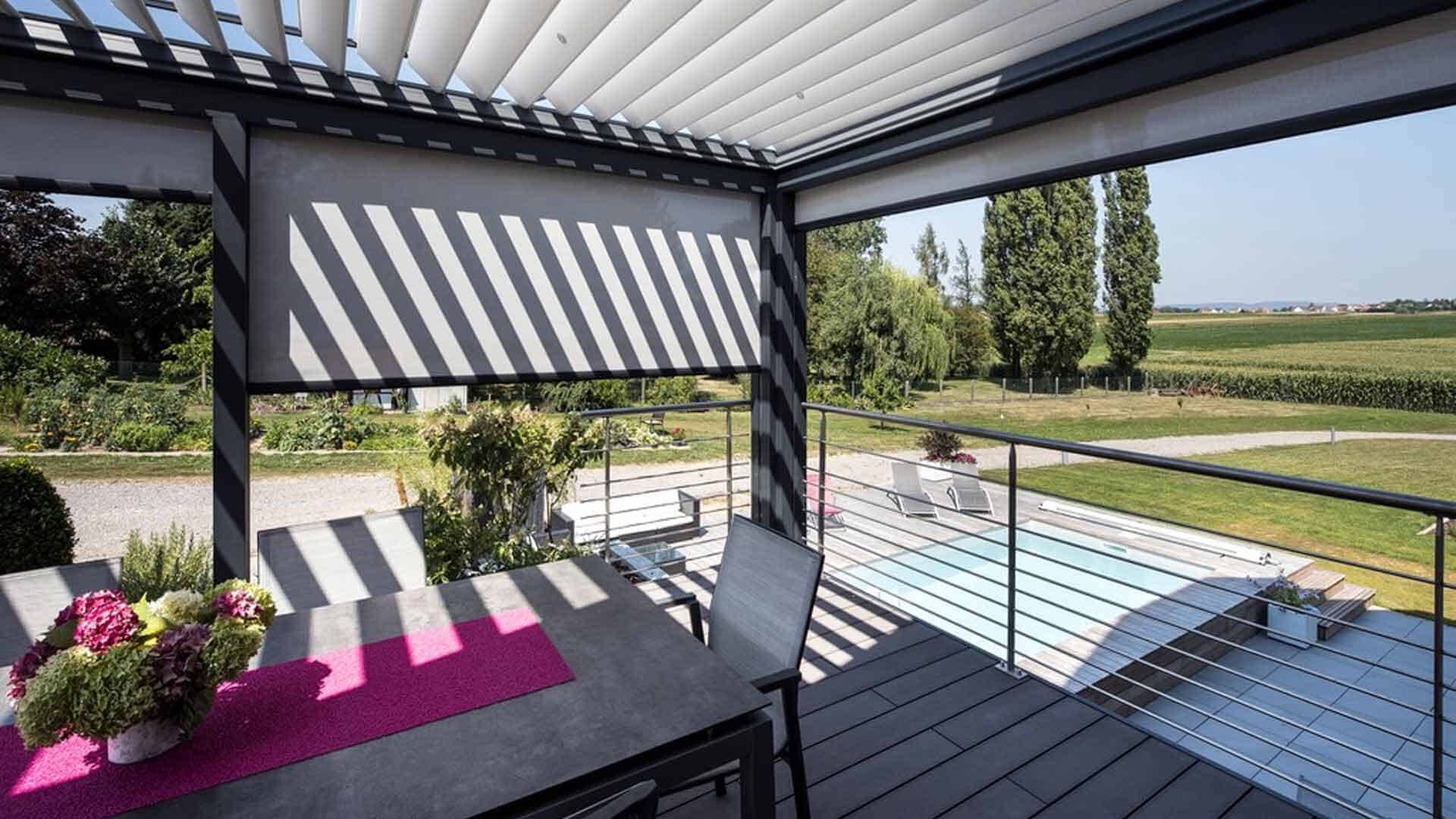 pergola-lames-orientables-stores-piscine-gris-anthracite