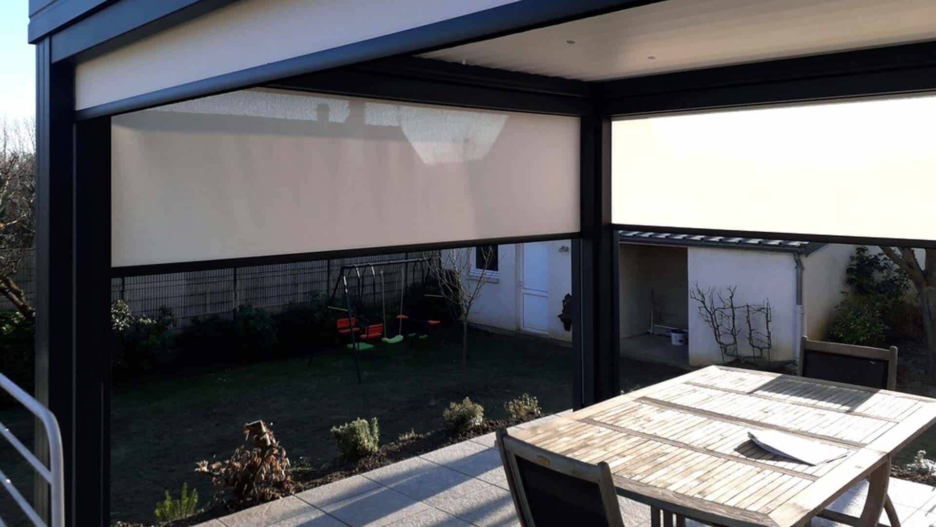 pergola-stores-terrasse-gris-anthracite