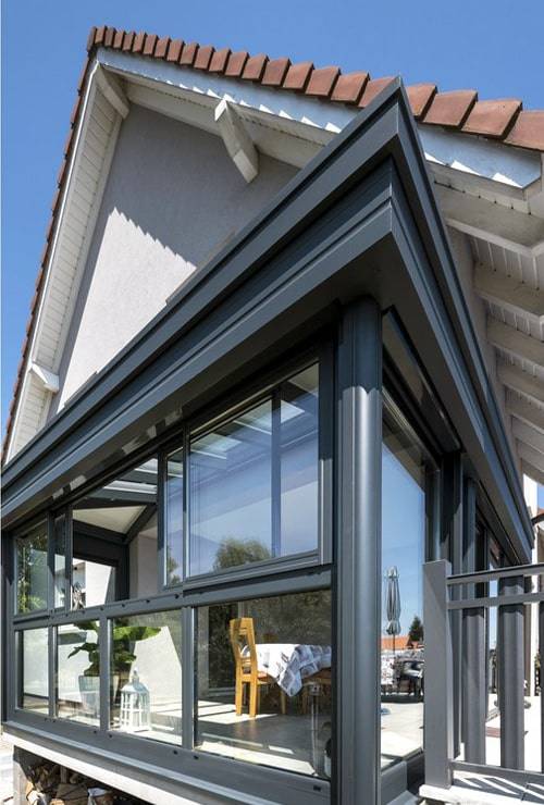 portrait veranda-gris-anthracite-toit-vitre-piece-a-vivre