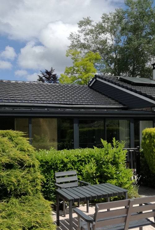portrait veranda-jardin-gris-anthracite