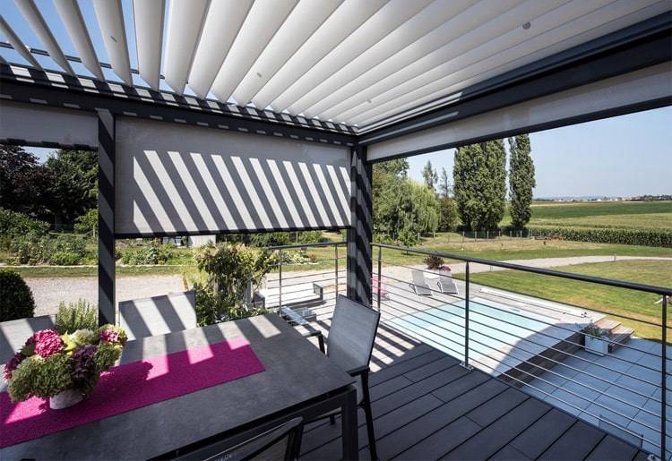 real1 pergola-lames-orientables-stores-piscine-gris-anthracite
