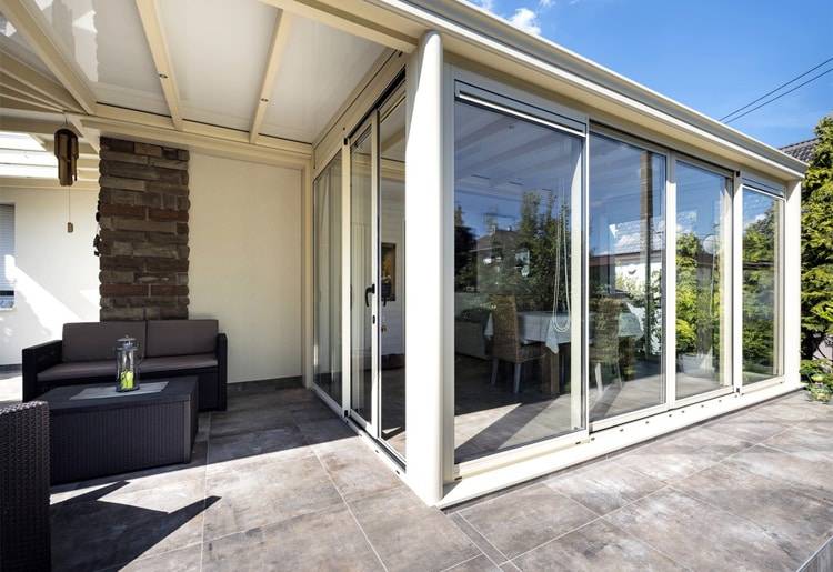 real2 veranda-pergola-deux-en-un-blanc-salon-salle-a-manger