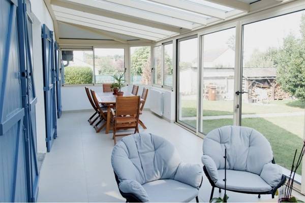 veranda-blanc-salon-salle-a-manger-blanc