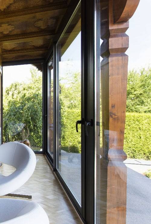 veranda-agrandir-portrait veranda-salon-baie-vitree-bois-salon