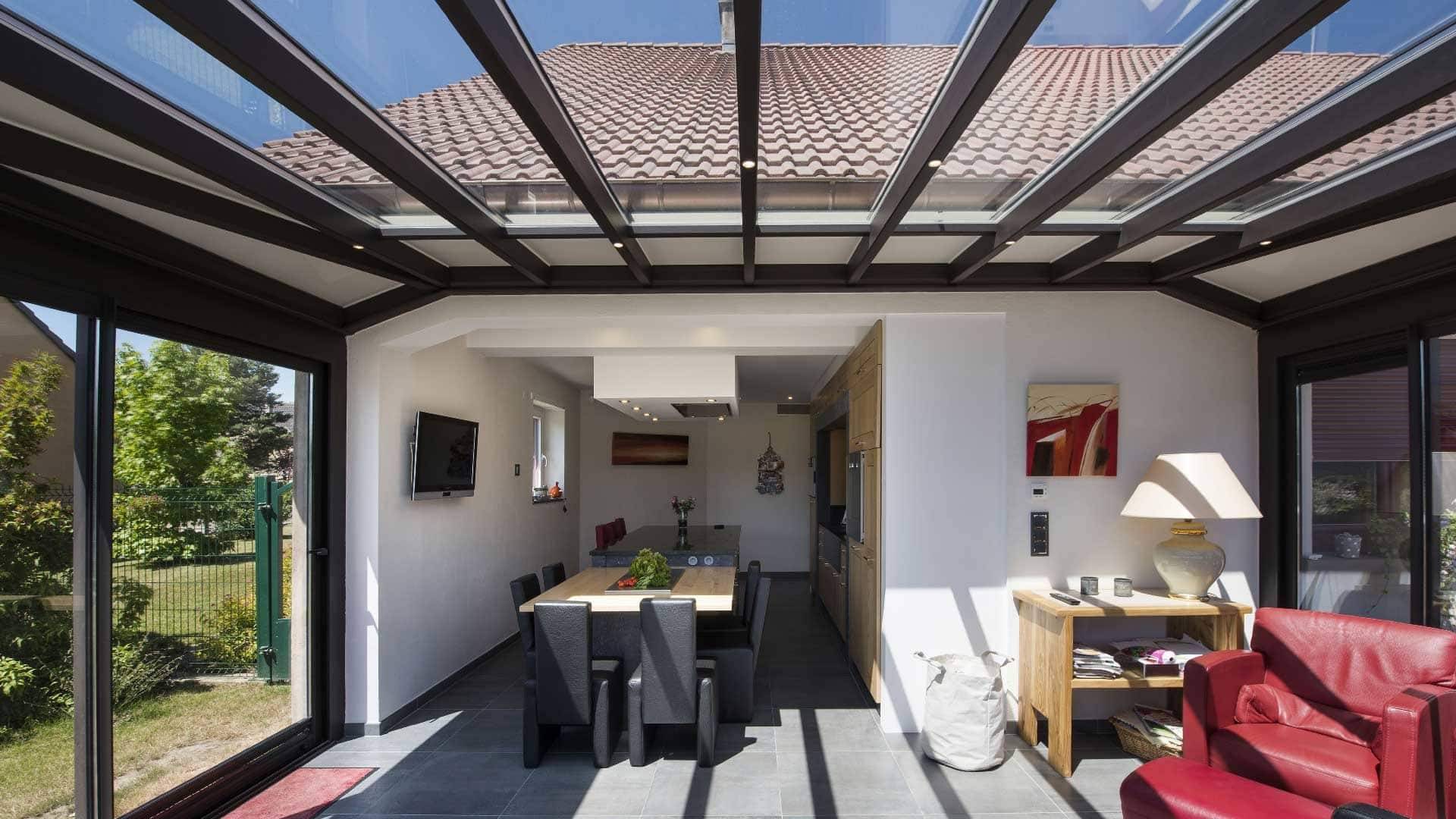 veranda-toit-vitre-cuisine-salon-stores