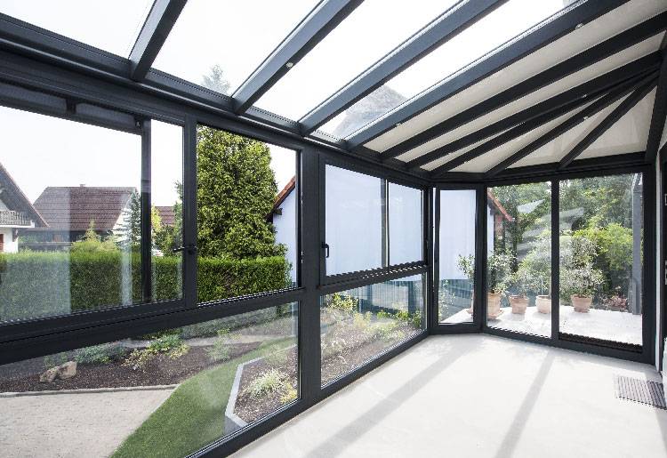 Veranda-Ebert-750_515-2 veranda-toit-vitre-stores-gris-anthracite