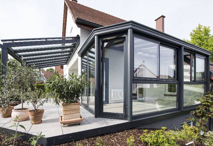 Veranda-Ebert-750_515 pergola-veranda-toit-vitre-stores-gris-anthracite