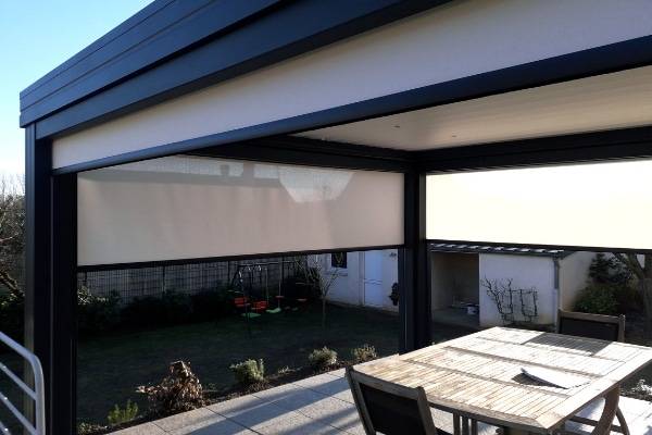 vignette_paysage pergola-stores-terrasse-gris-anthracite