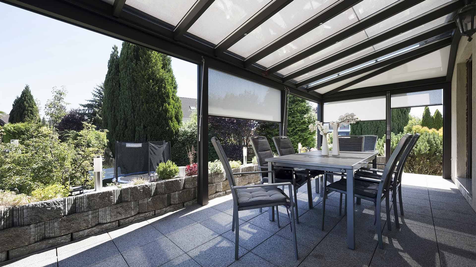 Pergola-vitree-toit-stores-verandier-by-tryba