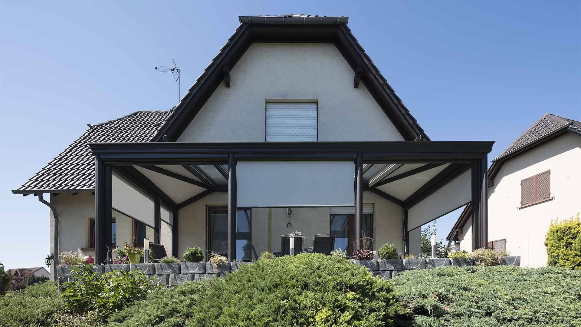 Pergola-vitree-toit-stores-verandier-by-tryba