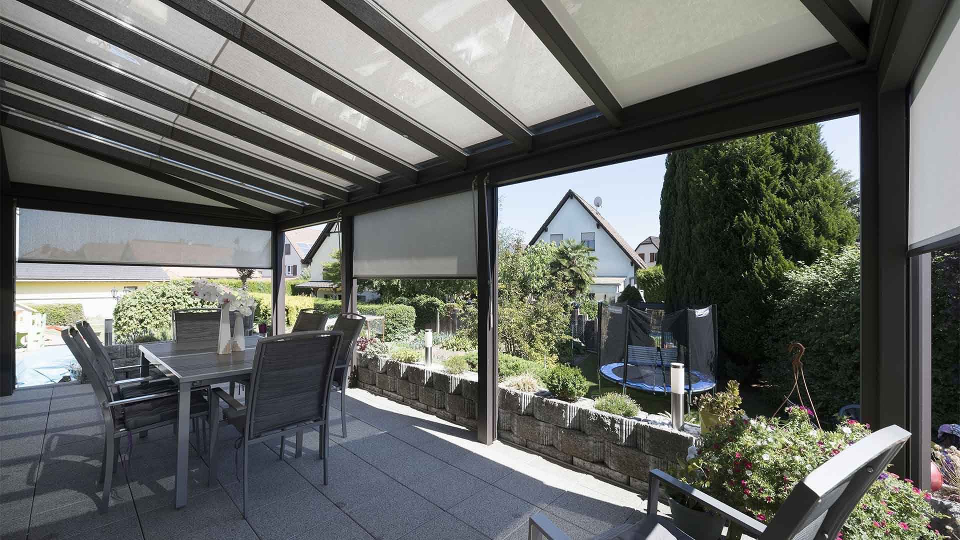 Pergola-vitree-toit-stores-verandier-by-tryba