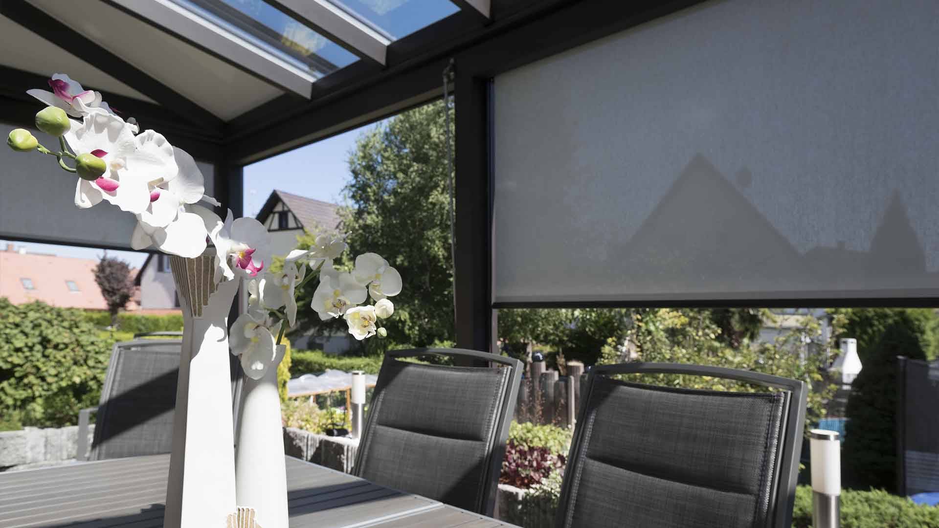 Pergola-vitree-toit-stores-verandier-by-tryba