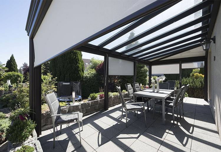 Pergola-vitree-toit-stores-verandier-by-tryba