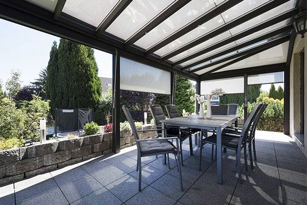 Pergola-vitree-toit-stores-paysage Pergola-vitree-toit-stores-verandier-by-tryba