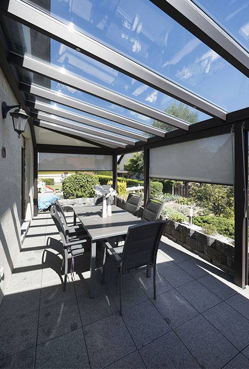 Pergola-vitree-toit-stores-verandier-by-tryba
