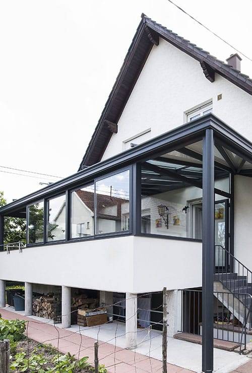 veranda-pergola-portrait veranda-pergola-store-toit-vitre-le-verandier