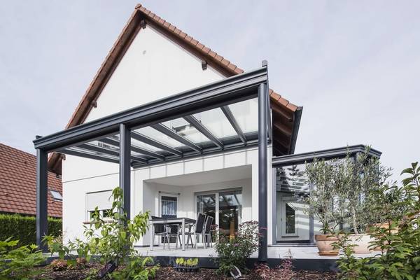 veranda-tryba-le-verandier-0003.jpg Véranda moderne en aluminium avec toit en verre sur terrasse