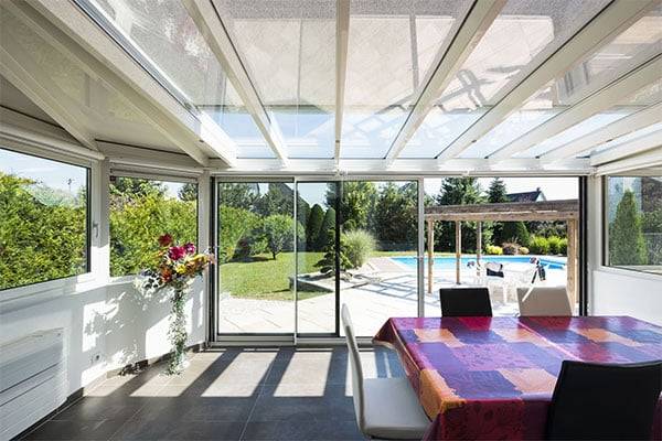 Veranda-toit-vitre-blanc-paysage toit vitré