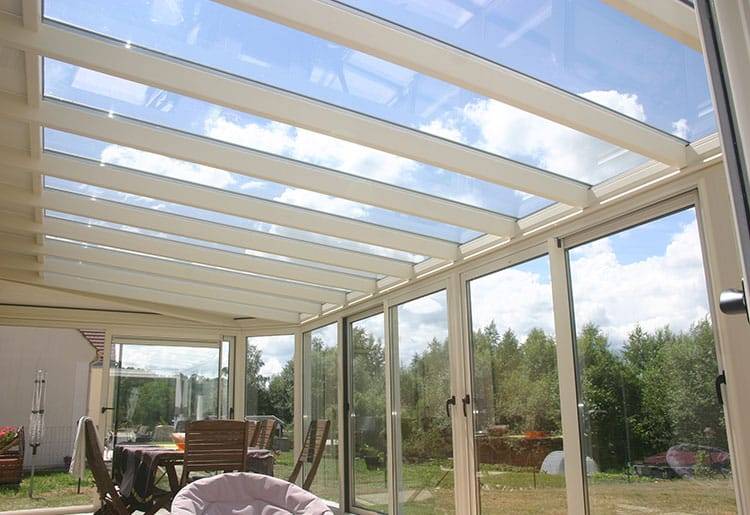 veranda-blanc-toiture-opaque-750-515 véranda blanc toiture opaque