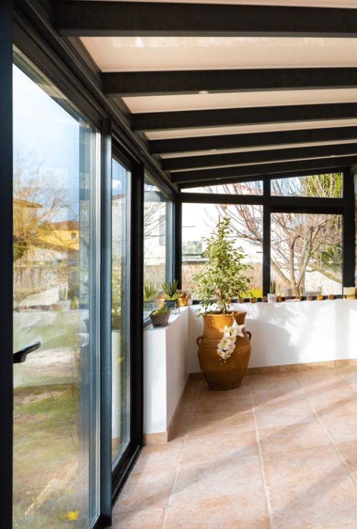 veranda-allege-muret-spots-led-stores-zip Intérieur de la véranda