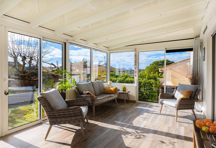 allege-muret-spots-led-stores-réflexion-solaire-interieur Véranda intérieur