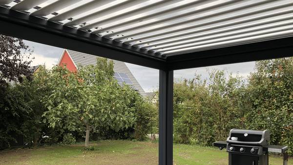 finition-chéneau-droit-10spots-led-pergola-toit Toit de la pergola