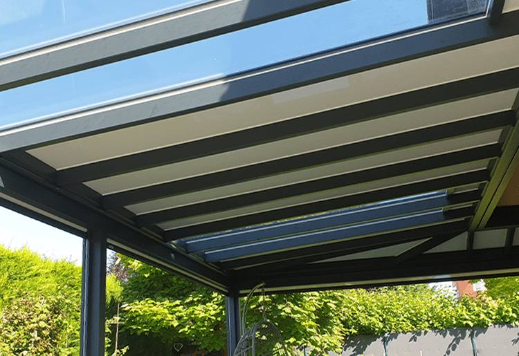 pergola-contemporaine-4-travees-vitrees-4-screens-750-515 Pergola focus toit
