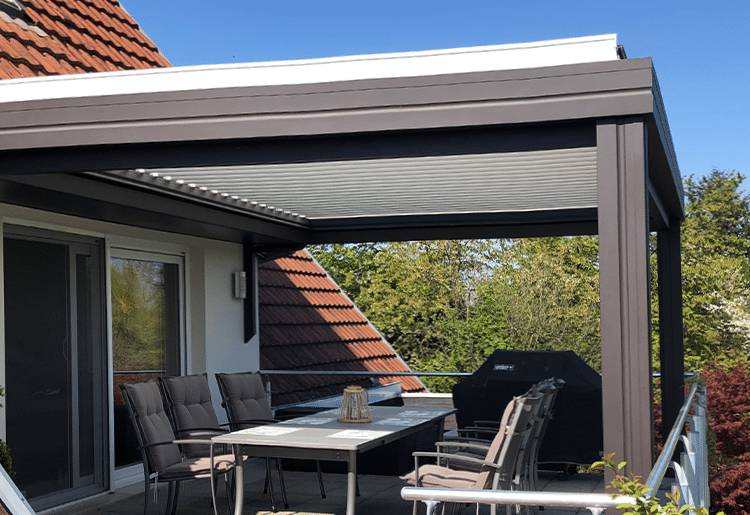 pergola-finition-chéneau-droit-10-spots-led Pergola sur terrasse