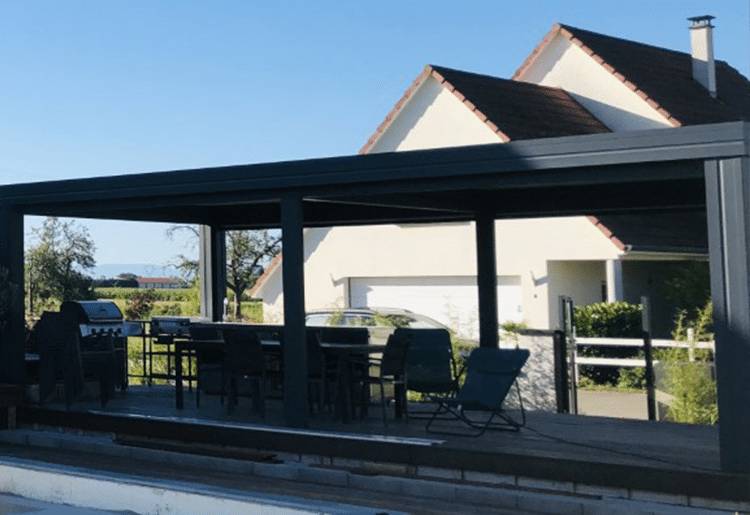 pergola-finition-cheneau-droit-16spots-led-3stores-extérieurs Vue pergola