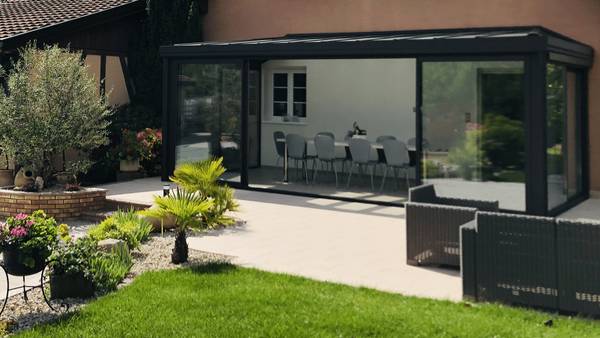 veranda-style-contemporain-toiture-vitree-10 spots-led-vue-globale Vue globale de la véranda