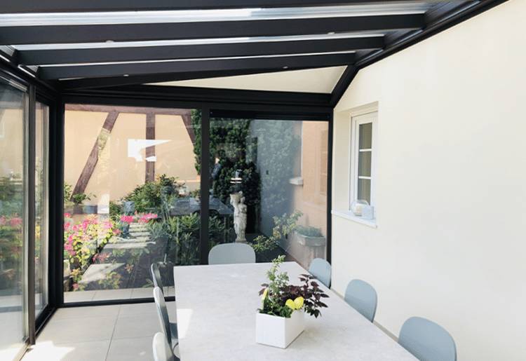veranda-style-contemporain-toiture-vitree-10 spots-led Véranda intérieur
