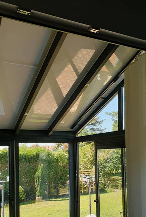veranda-toiture-opaque-couleur-brune Intérieur de la véranda brune