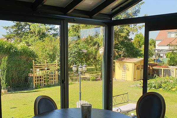 veranda-toiture-opaque-couleur-brune Intérieur de la véranda