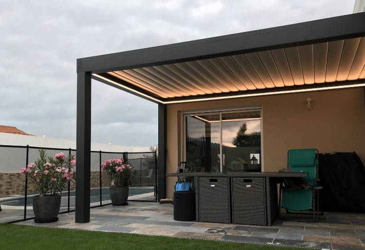 Fernandez-750-515-finition-pure-line-exterieur-vue-ensemble Pergola bioclimatique