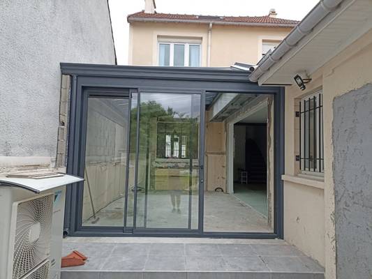 1698238512590 Véranda moderne en aluminium pour extension de maison